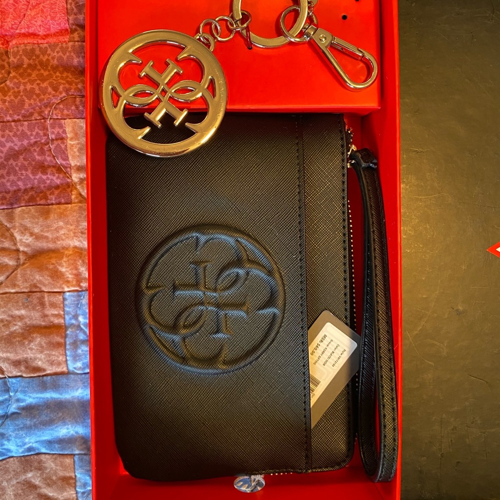 Guess wristlet & keychain gift set